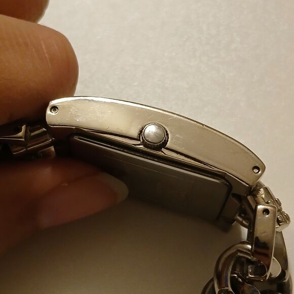 Guess Women\'s Silver Tone Mod Heavy Metal Watch W80048L1 Japan Movt main image 8